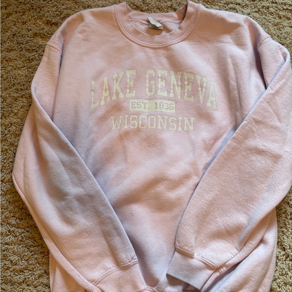 Gildan Light Pink 'Lake Geneva Wisconsin' Crewneck Sweatshirt